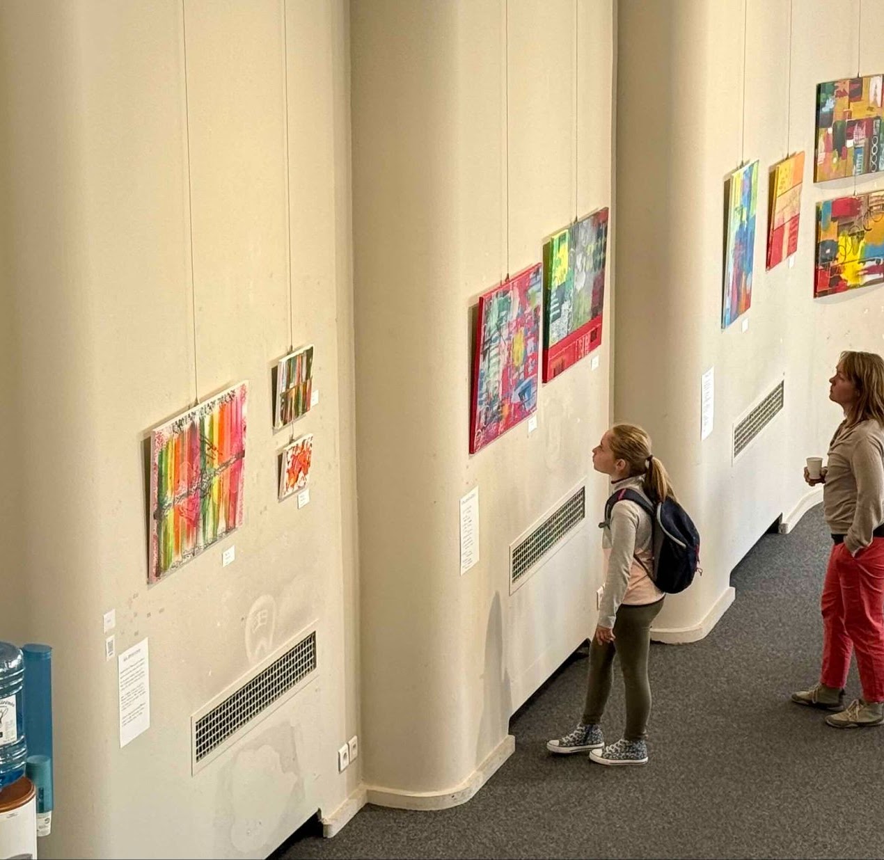 Public découvrant l'exposition Flowrenc3